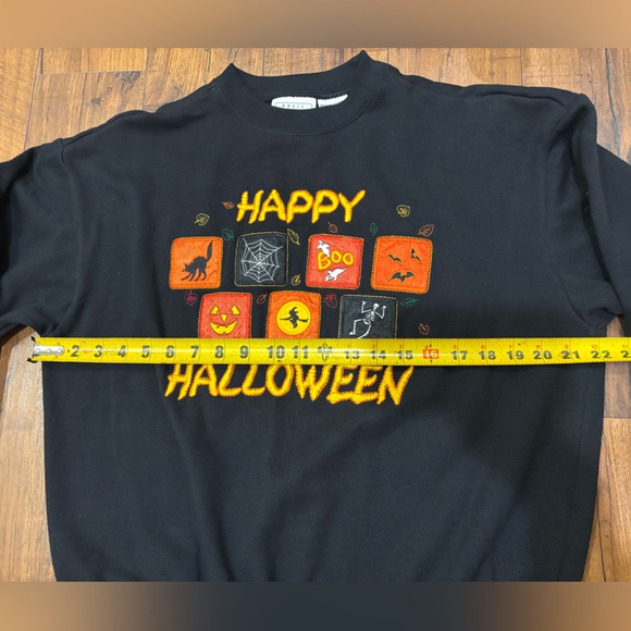 Vintage Happy Halloween Embroidered Basic Editions Sweatshirt, Women’s Medium - Picture 6 of 7